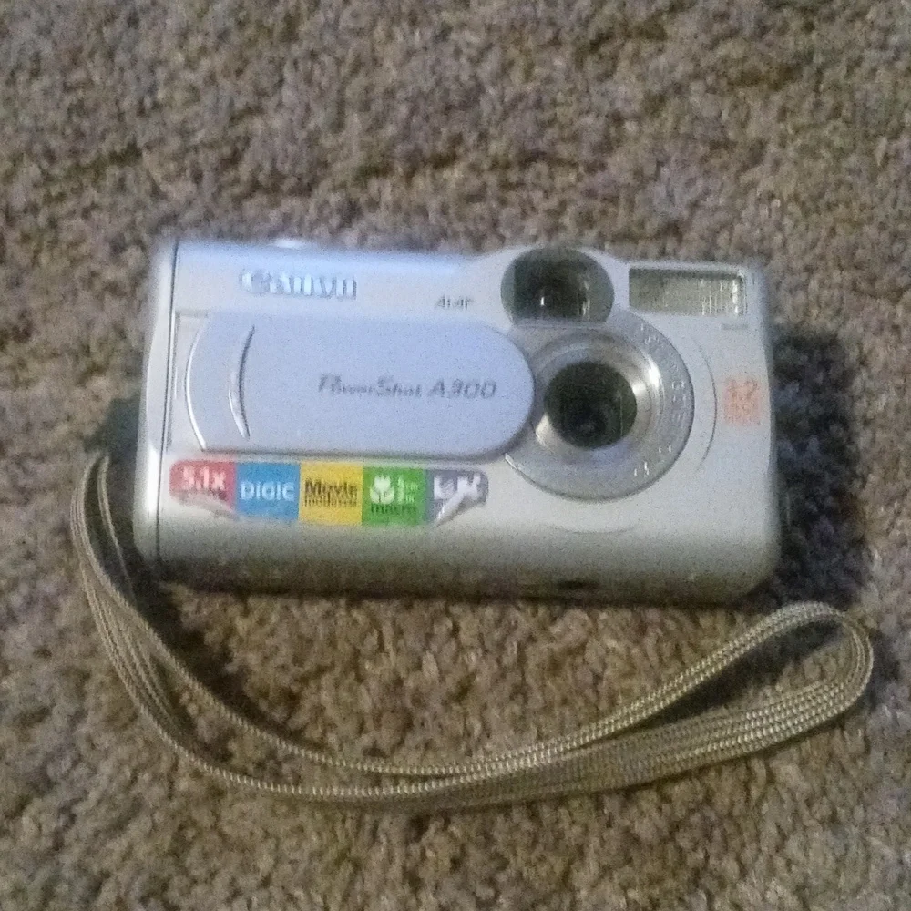 Canon PowerShot A300 3.2MP Digital Camera for parts Read